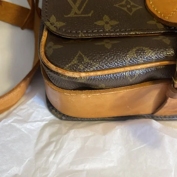 Louis Vuitton crossbody - Picture 3 of 8